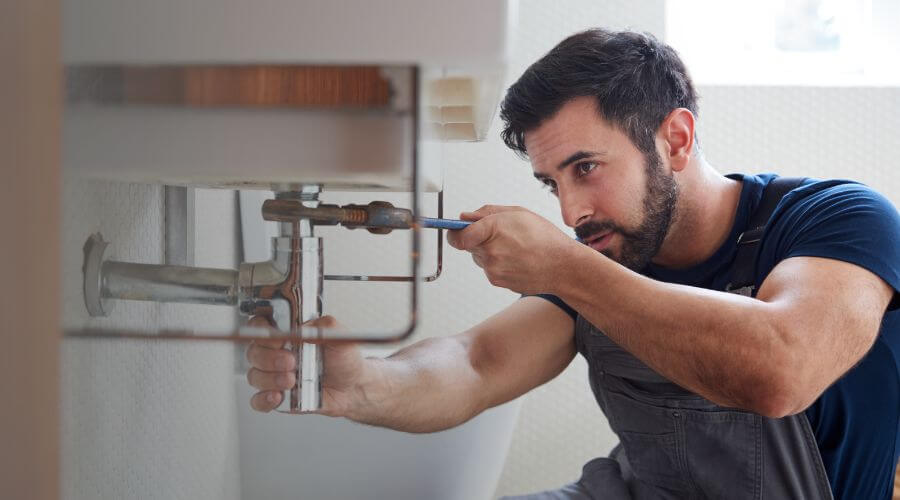 Expert burst pipe repair services in Estancia, NM